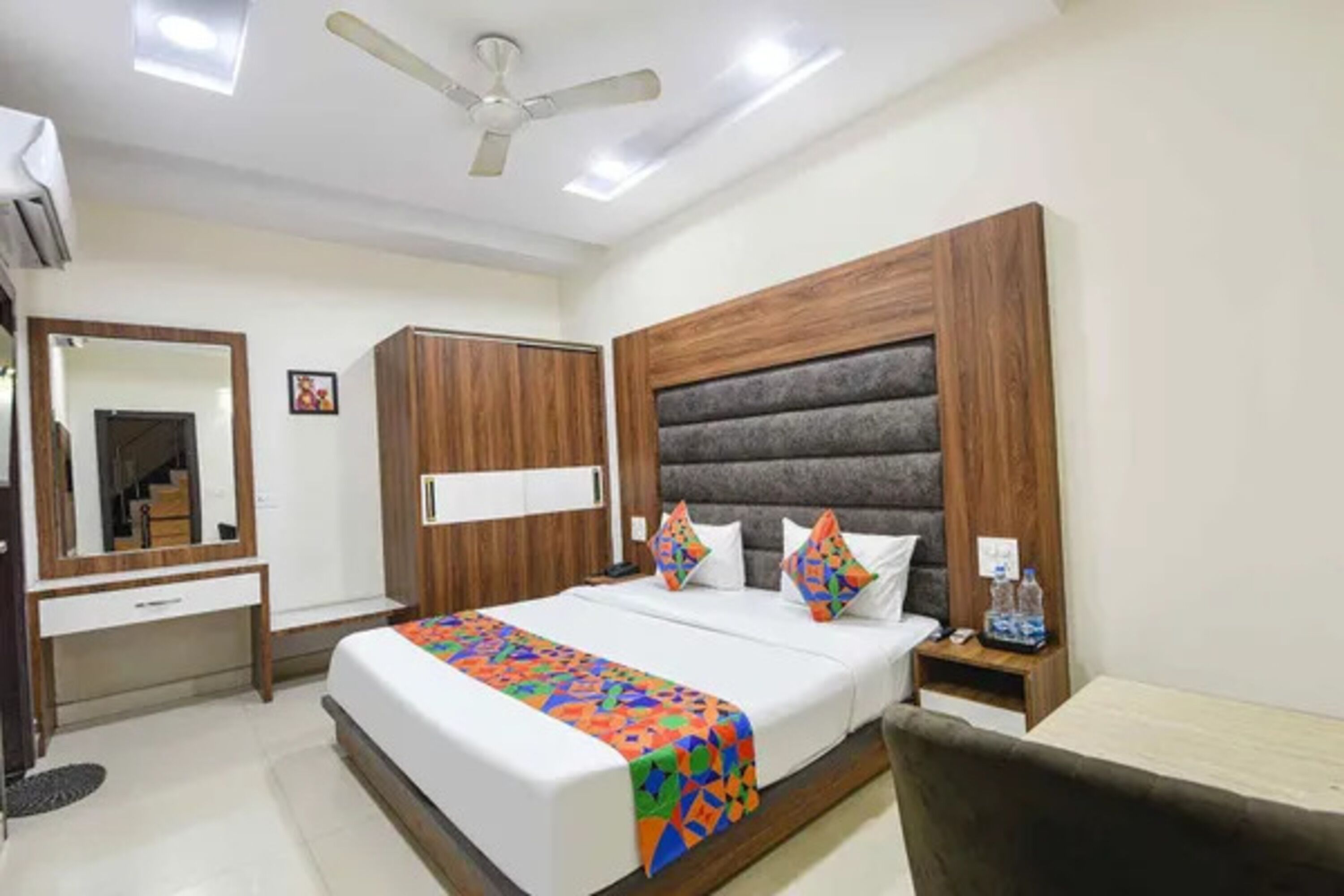 Egyptian cotton sheets, premium bedding, in-room safe, free WiFi