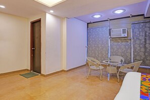 Egyptian cotton sheets, premium bedding, in-room safe, free WiFi