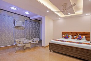 Egyptian cotton sheets, premium bedding, in-room safe, free WiFi