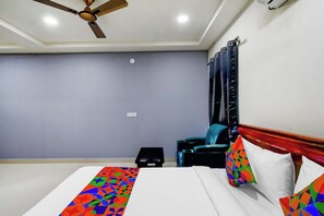 Egyptian cotton sheets, premium bedding, in-room safe, free WiFi