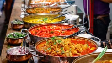 Desayuno continental (INR 300 por persona)