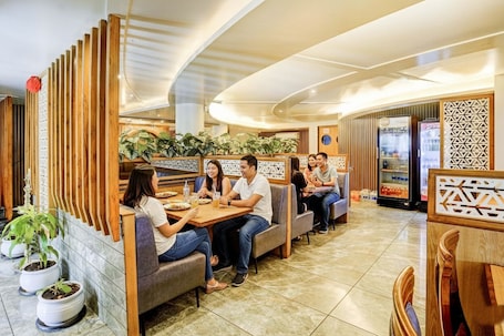 Restaurant. Fabhotel Ratna Regency