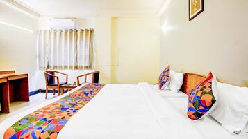 Egyptian cotton sheets, premium bedding, in-room safe, free WiFi