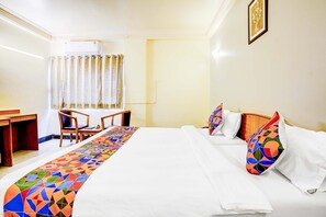 Egyptian cotton sheets, premium bedding, in-room safe, free WiFi