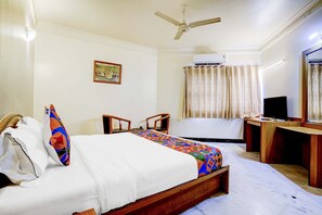 Egyptian cotton sheets, premium bedding, in-room safe, free WiFi