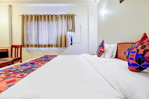 Egyptian cotton sheets, premium bedding, in-room safe, free WiFi