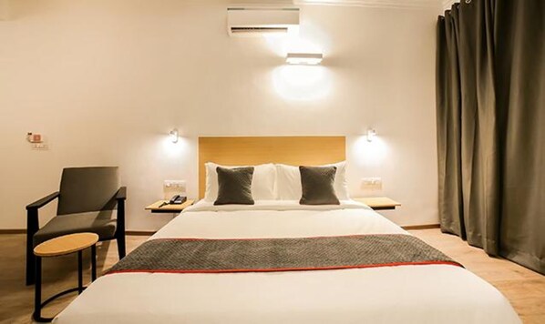 Egyptian cotton sheets, premium bedding, in-room safe, free WiFi