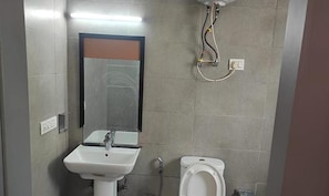 Deluxe Room | Bathroom