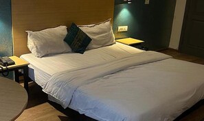 Egyptian cotton sheets, premium bedding, in-room safe, free WiFi