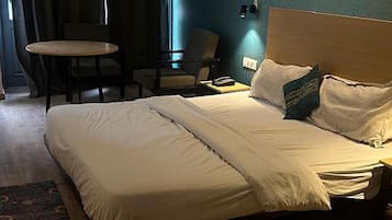 Egyptian cotton sheets, premium bedding, in-room safe, free WiFi