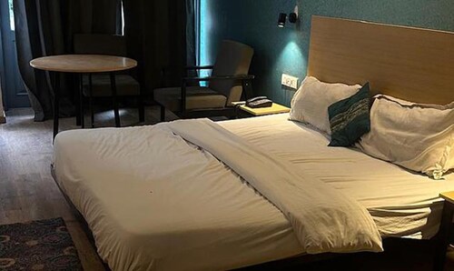 Fabhotel Royal Spark Inn