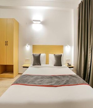 Egyptian cotton sheets, premium bedding, in-room safe, free WiFi
