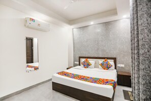Deluxe Room | Egyptian cotton sheets, premium bedding, in-room safe, free WiFi