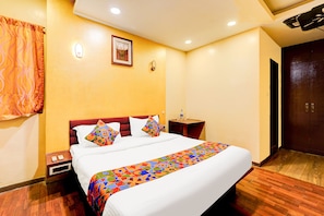 Egyptian cotton sheets, premium bedding, in-room safe, free WiFi
