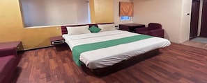 Egyptian cotton sheets, premium bedding, in-room safe, free WiFi