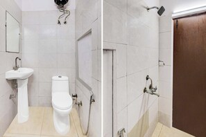 Shower, rainfall showerhead, free toiletries, towels