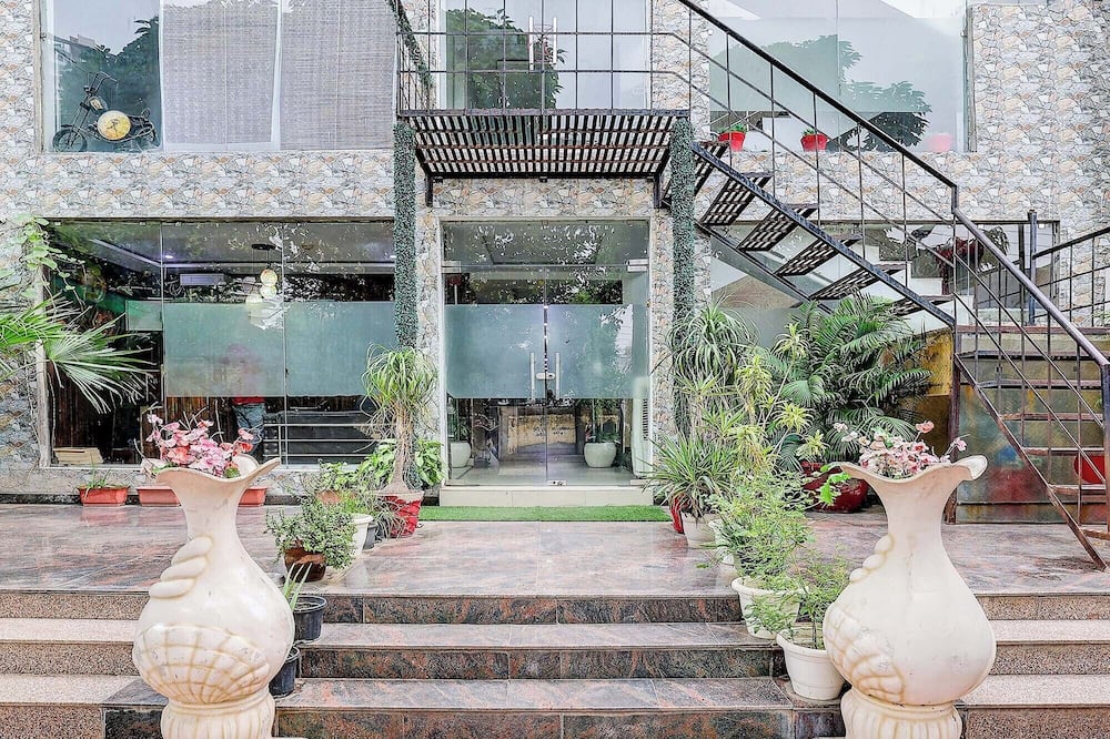 FabHotel Golden Stone