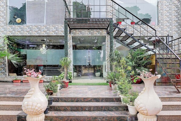 Property entrance - Fabhotel Golden Stone (Ghaziabad)