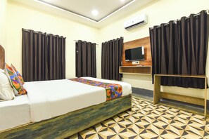 Deluxe Room | Egyptian cotton sheets, premium bedding, in-room safe, free WiFi