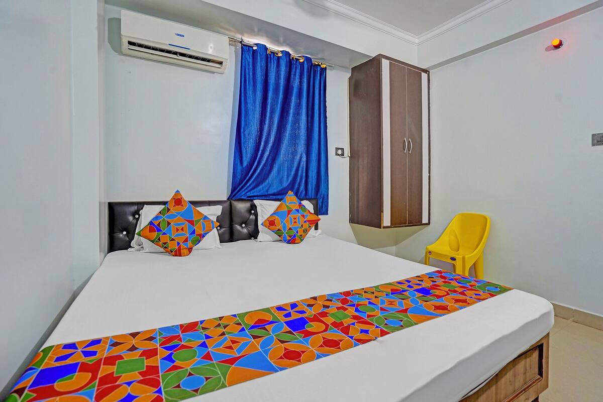 Family Room | Egyptian cotton sheets, premium bedding, in-room safe, WiFi (free)