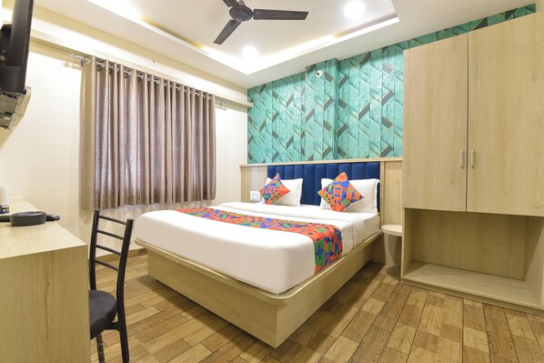 Egyptian cotton sheets, premium bedding, in-room safe, free WiFi