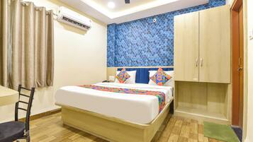 Egyptian cotton sheets, premium bedding, in-room safe, free WiFi