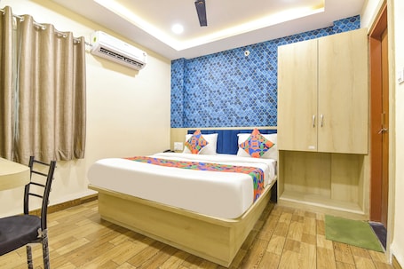 Egyptian cotton sheets, premium bedding, in-room safe, free WiFi