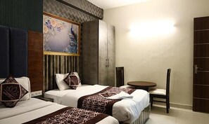 Egyptian cotton sheets, premium bedding, in-room safe, free WiFi