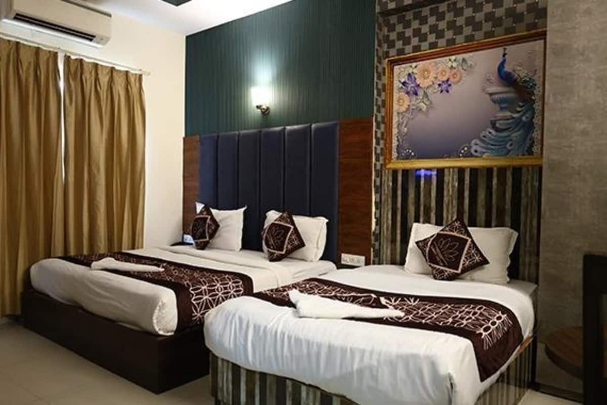 Family Room | Egyptian cotton sheets, premium bedding, in-room safe, free WiFi