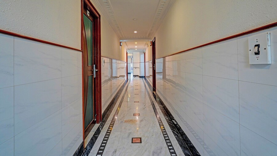 Fabhotel The Black Diamond