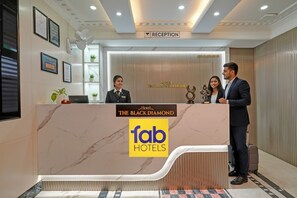Reception - Fabhotel The Black Diamond (Bangalore)