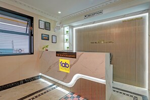 Reception - Fabhotel The Black Diamond (Bangalore)