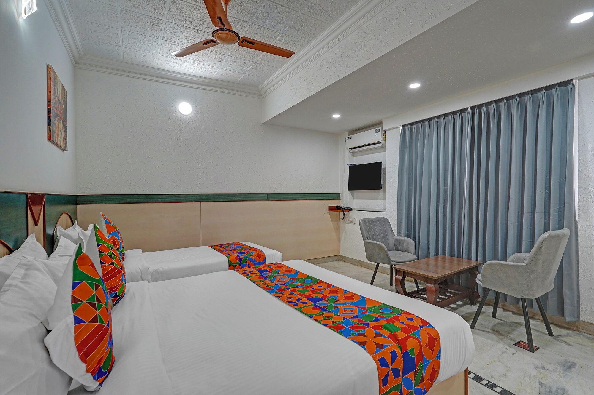 Egyptian cotton sheets, premium bedding, in-room safe, free WiFi