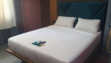 Deluxe Room | Egyptian cotton sheets, premium bedding, in-room safe, free WiFi