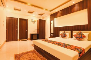 Egyptian cotton sheets, premium bedding, in-room safe, free WiFi