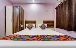 Egyptian cotton sheets, premium bedding, in-room safe, free WiFi