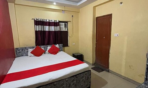 Egyptian cotton sheets, premium bedding, in-room safe, free WiFi