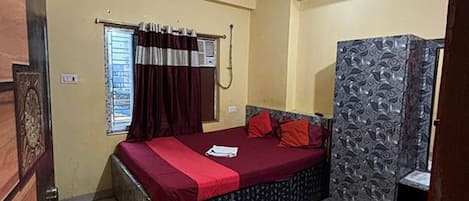 Egyptian cotton sheets, premium bedding, in-room safe, free WiFi