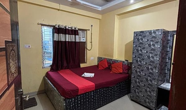 Egyptian cotton sheets, premium bedding, in-room safe, free WiFi