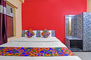 Egyptian cotton sheets, premium bedding, in-room safe, free WiFi - Fabhotel Swagatam (Barasat)