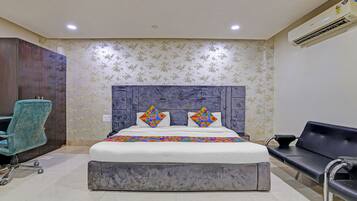 Family Room | Egyptian cotton sheets, premium bedding, in-room safe, free WiFi