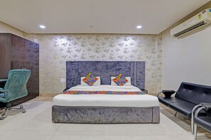 Family Room | Egyptian cotton sheets, premium bedding, in-room safe, free WiFi - Fabhotel The Tuesday Suits (Noida)