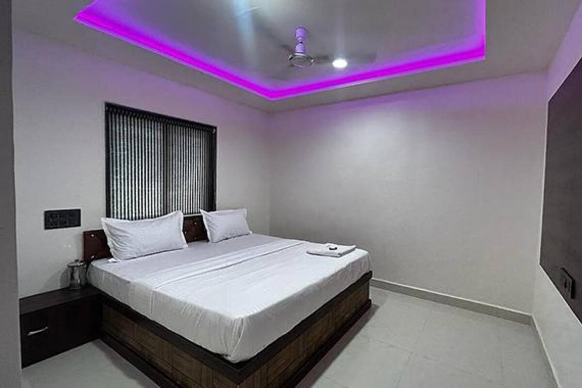 Deluxe Room | Egyptian cotton sheets, premium bedding, in-room safe, free WiFi