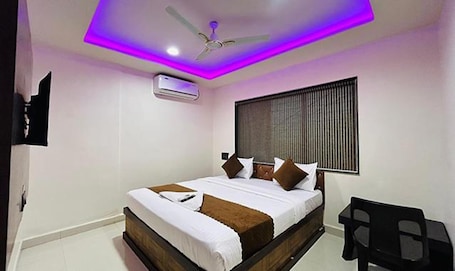 Egyptian cotton sheets, premium bedding, in-room safe, free WiFi