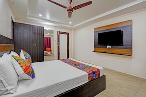 Egyptian cotton sheets, premium bedding, in-room safe, free WiFi