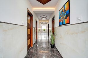 Lobby - FabHotel AR Daffodil Inn - Global Village (Bangalore)
