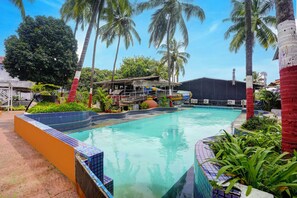 Una piscina cubierta