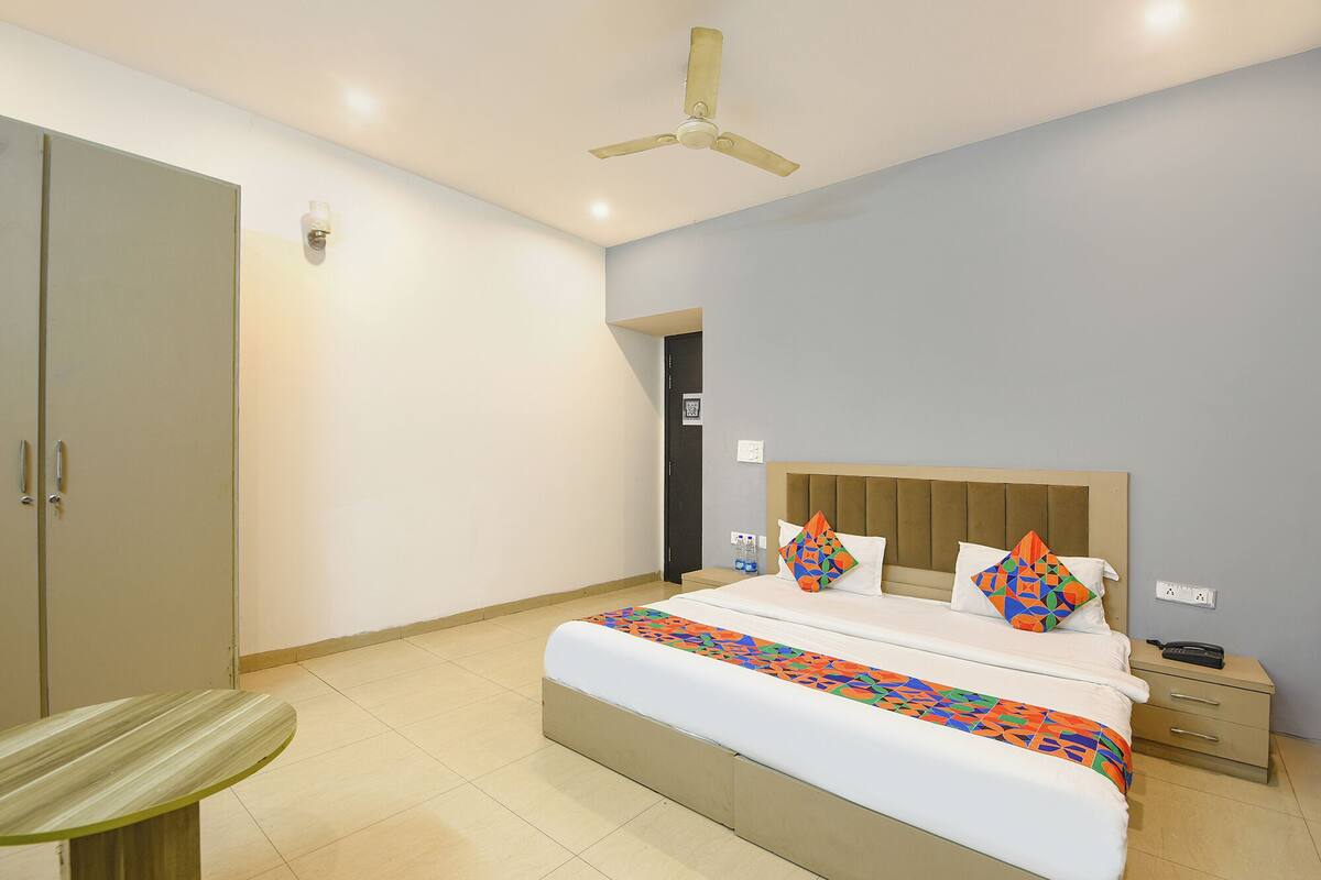 Premium Room | Egyptian cotton sheets, premium bedding, in-room safe, WiFi (free)