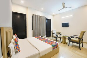 Premium Room | Egyptian cotton sheets, premium bedding, in-room safe, free WiFi