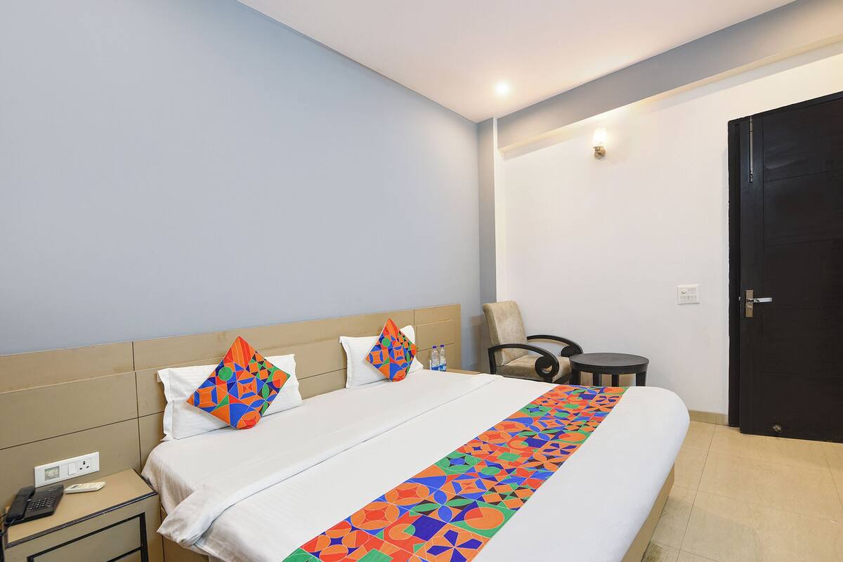 Deluxe Room | Egyptian cotton sheets, premium bedding, in-room safe, WiFi (free)